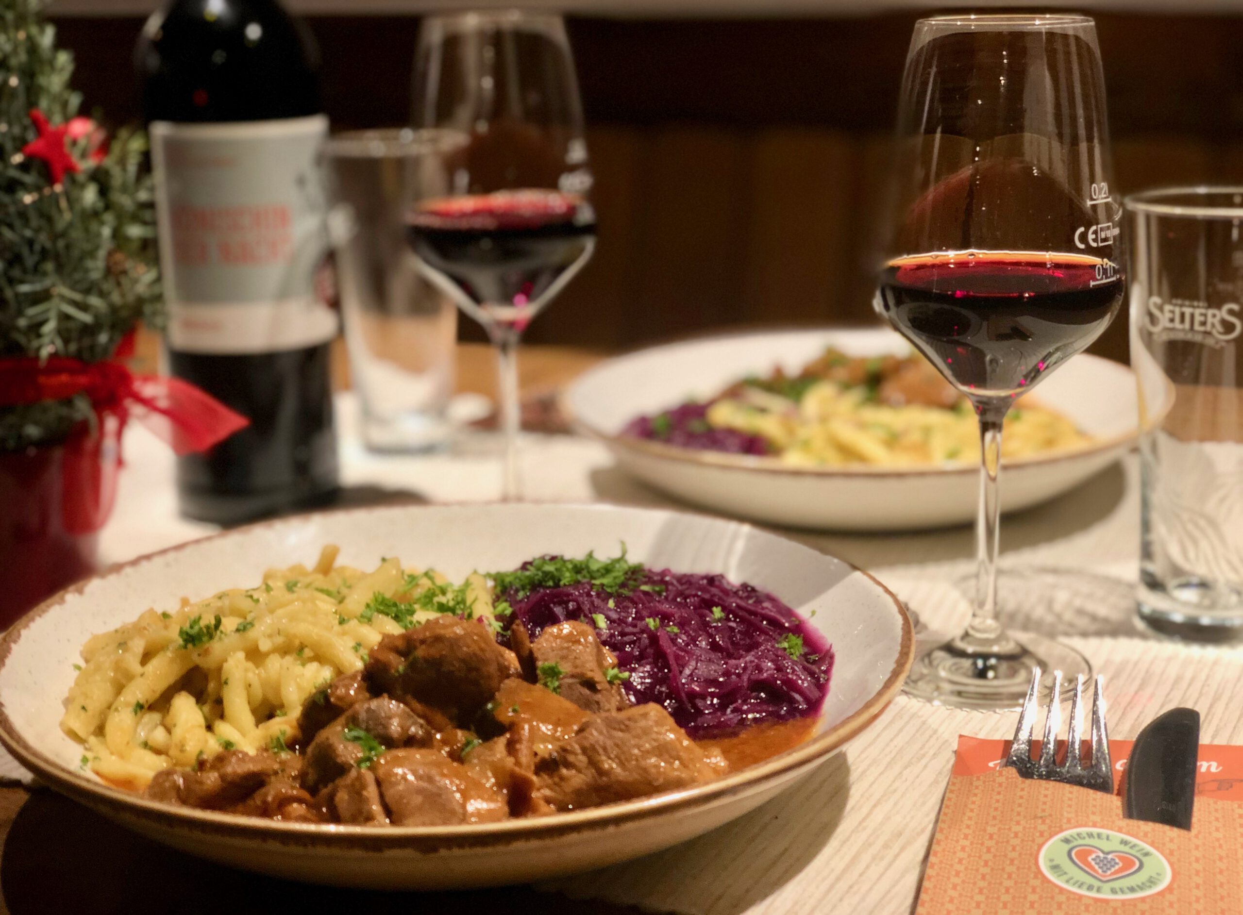 Spätzle, Gulsch und Rotkohl, Weinhaus Michel