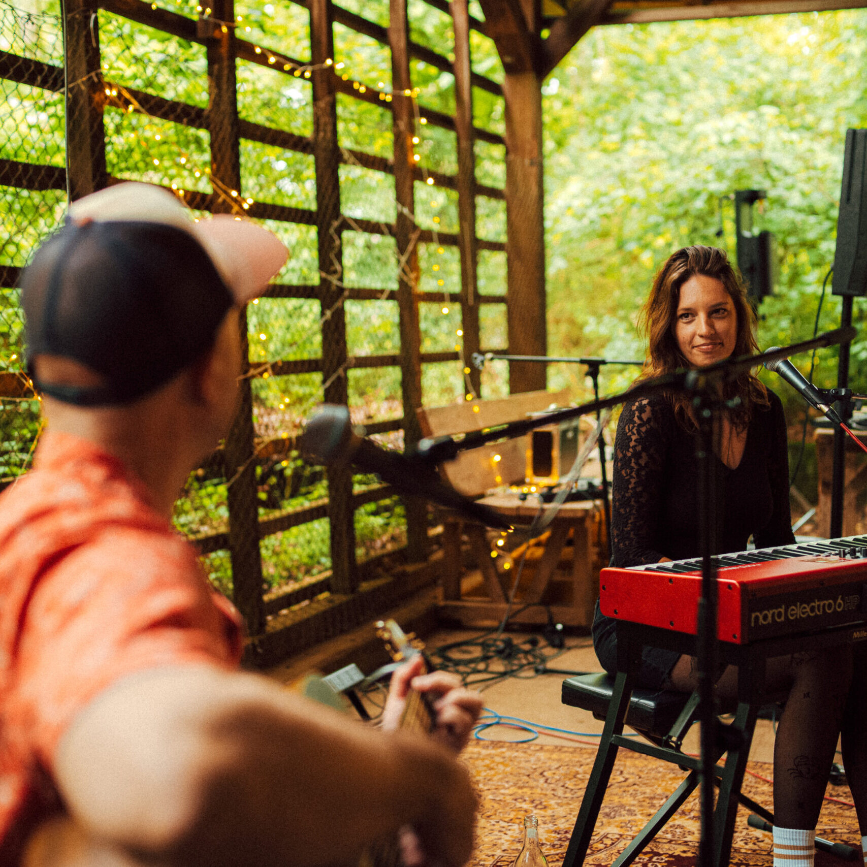 Veranstaltungshinweis für das Akustik-Konzert im Weinkeller mit Martha McFly & Volker Racho im Weinhaus Michel